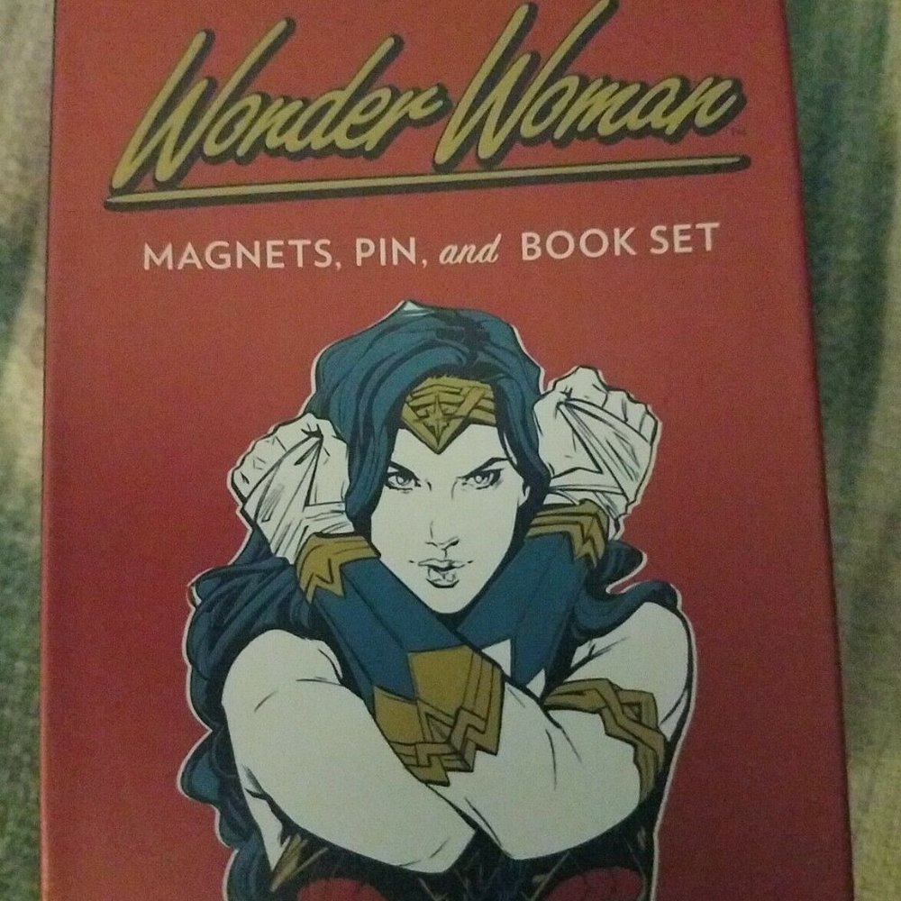 Wonder Woman Magnets, Pin, and Book Set DC Comics Brand New